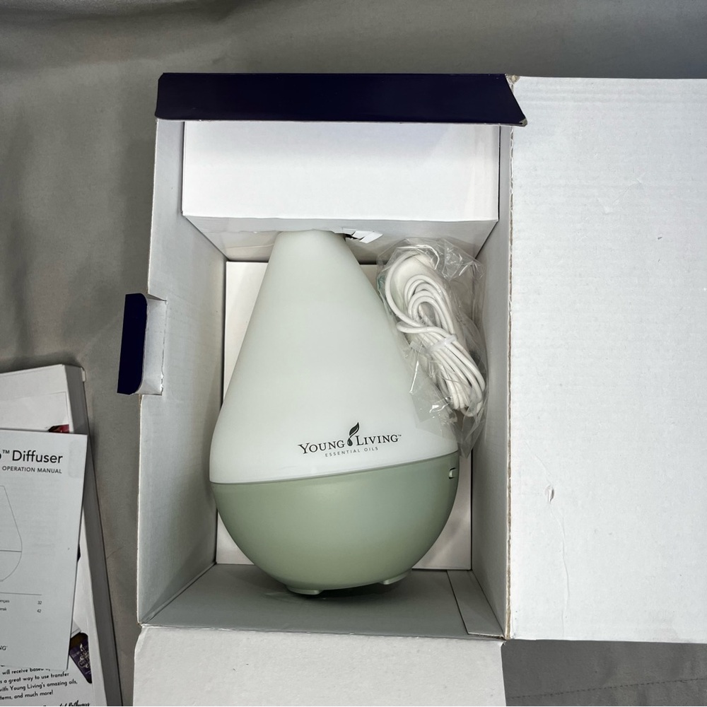 Young Living DEW DROP Essential Oil Ultrasonic Diffuser - New in Open Box - Picture 7 of 7